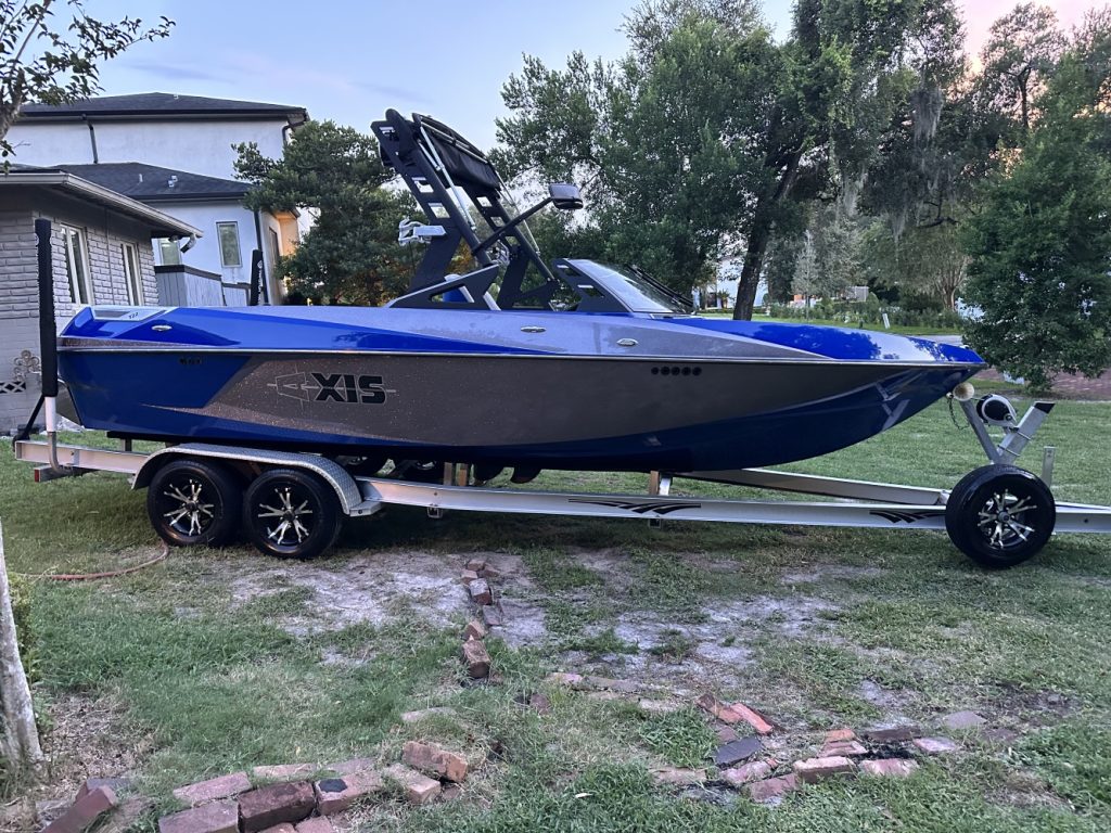 FLORIDA BOAT RENTALS Axis T22 Axis T22 wakeboarding RENT adventure Orlando ride waves CENTRAL FLORIDA BOAT RENTALS summer vacation holidays life enjoy